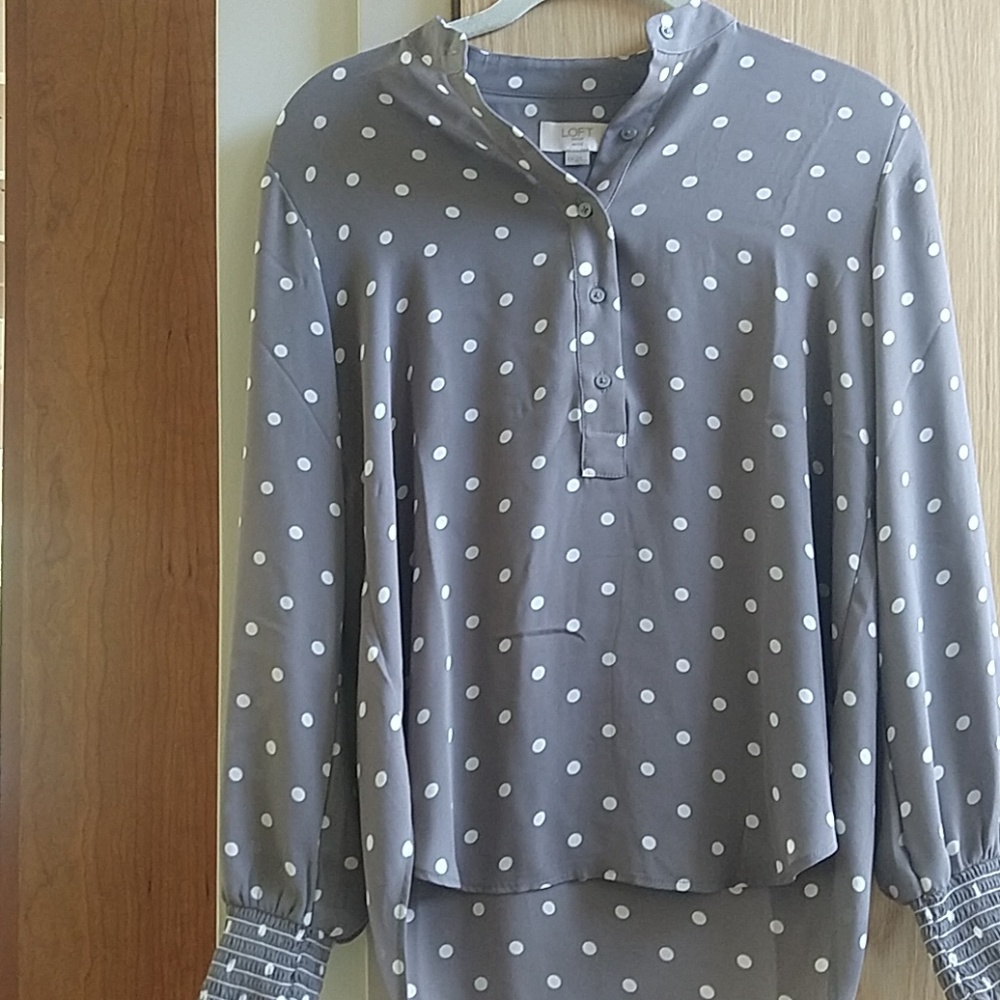 Loft Outlet gray flowy polka dot top